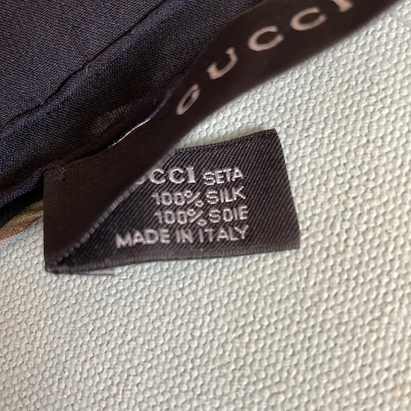 Authentic Gucci Floral Silk Scarf - Picture 6 of 11